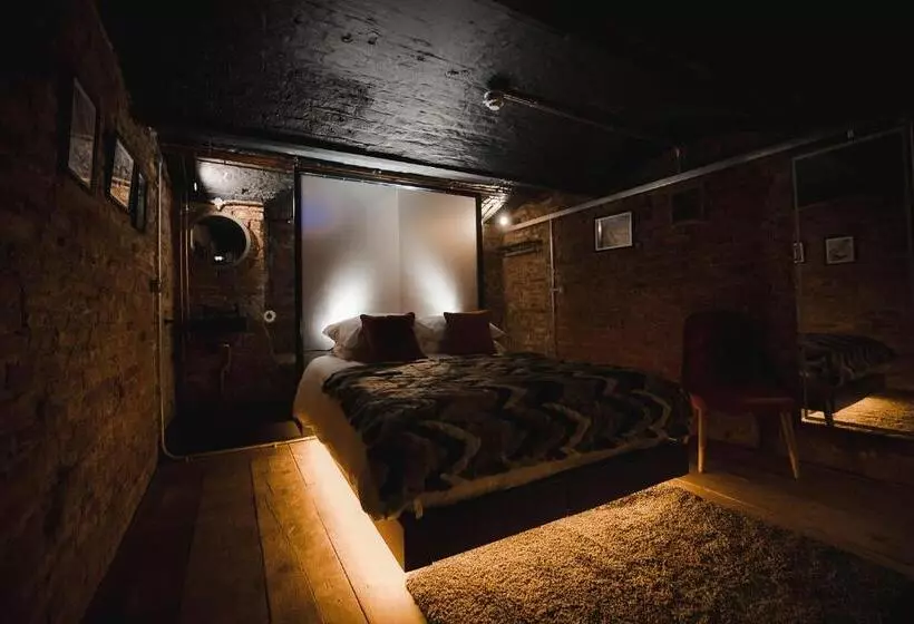 Impossible Motel