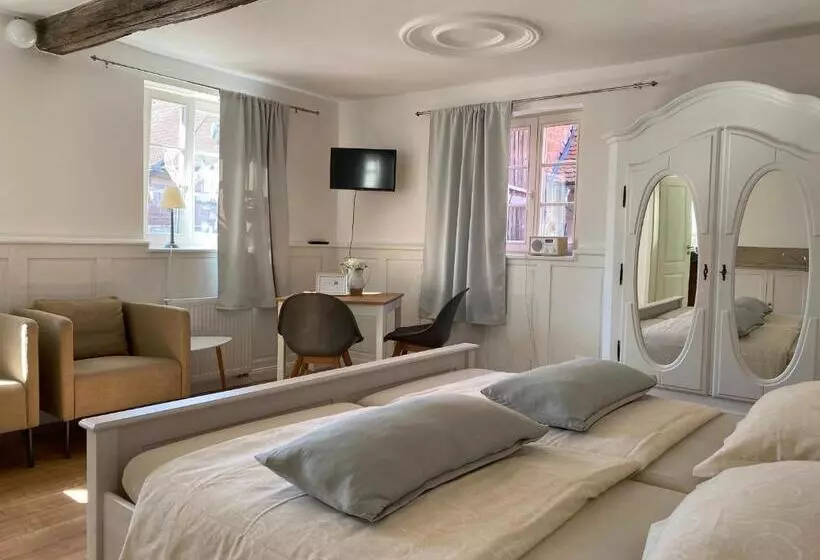 ペンション Sonnenhof 1737   Ferienzimmer & Apartments