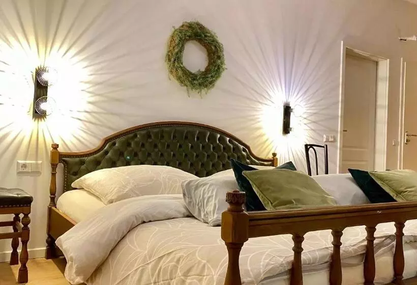 ペンション Sonnenhof 1737   Ferienzimmer & Apartments