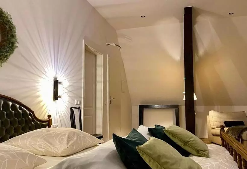 ペンション Sonnenhof 1737   Ferienzimmer & Apartments