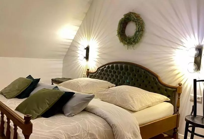 ペンション Sonnenhof 1737   Ferienzimmer & Apartments