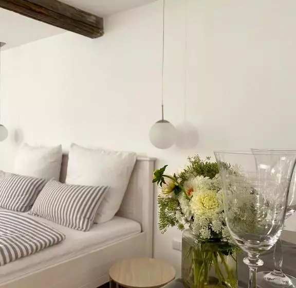 ペンション Sonnenhof 1737   Ferienzimmer & Apartments