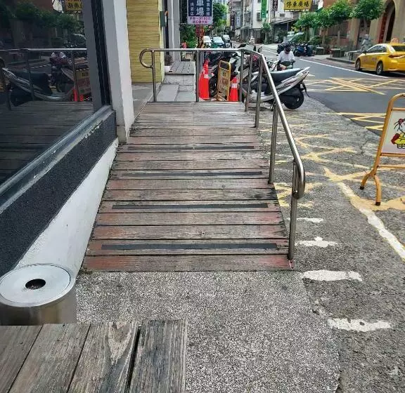 هاستل 蓮園旅舘 桃園店