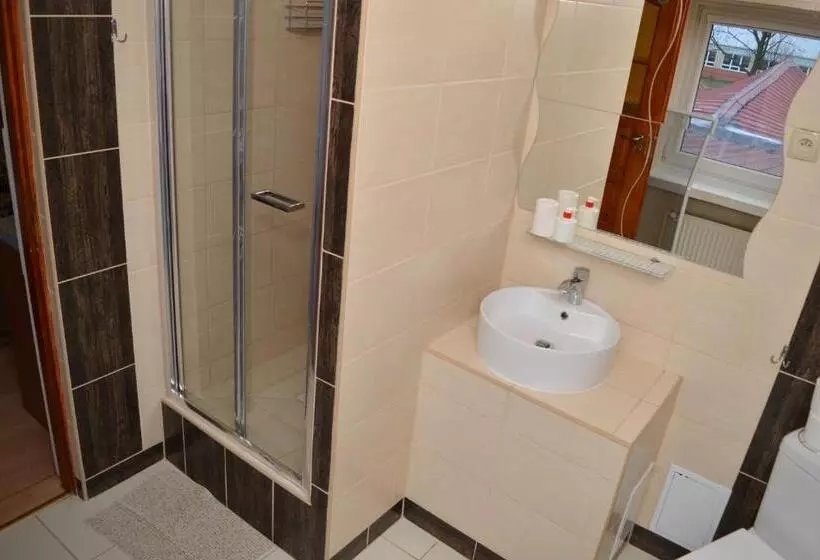 Retkeilymaja Zajazd Wik