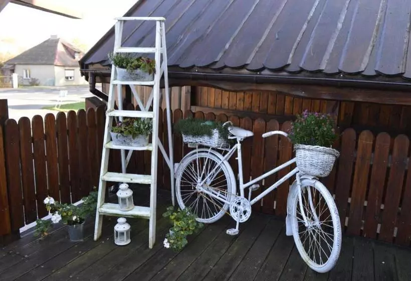 Retkeilymaja Zajazd Wik