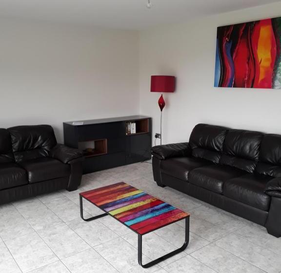 مبيت وإفطار Foxholes Accommodation