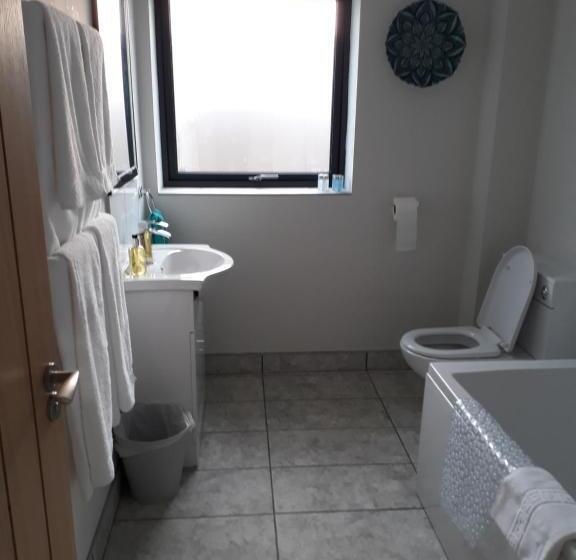 مبيت وإفطار Foxholes Accommodation