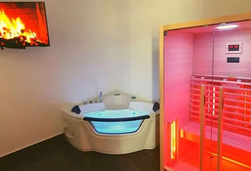 Hotelli Artemide Fiore Club B&b Suite Spa