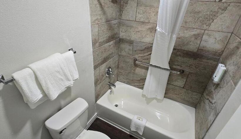 בית מלון כפרי Quality Inn & Suites Port Lavaca Near Lighthouse Beach