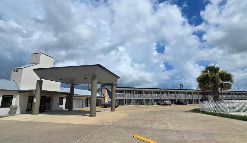 בית מלון כפרי Quality Inn & Suites Port Lavaca Near Lighthouse Beach