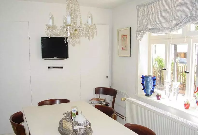 Robert S Bed & Breakfast