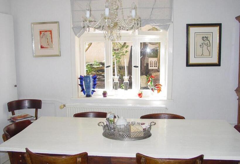 Robert S Bed & Breakfast