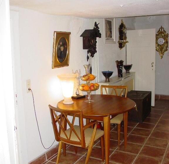 Robert S Bed & Breakfast