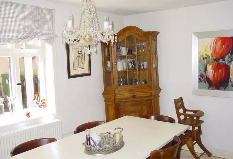 Robert S Bed & Breakfast