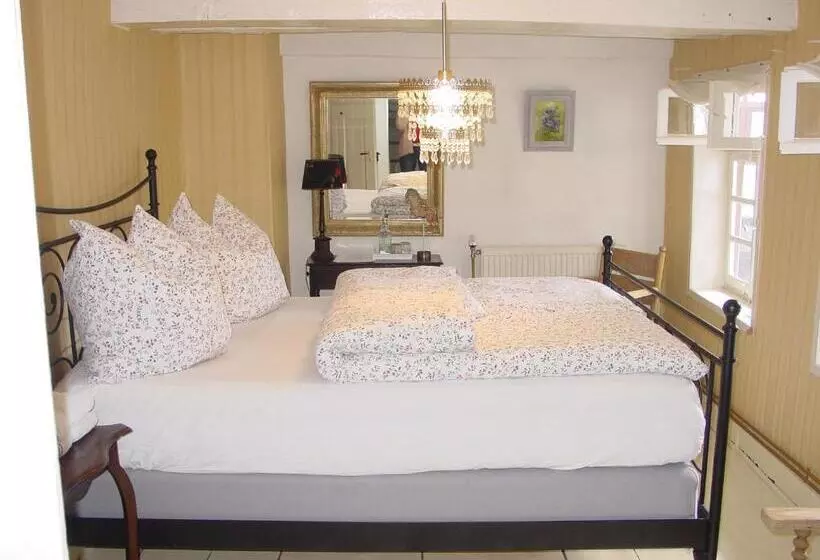 Robert S Bed & Breakfast