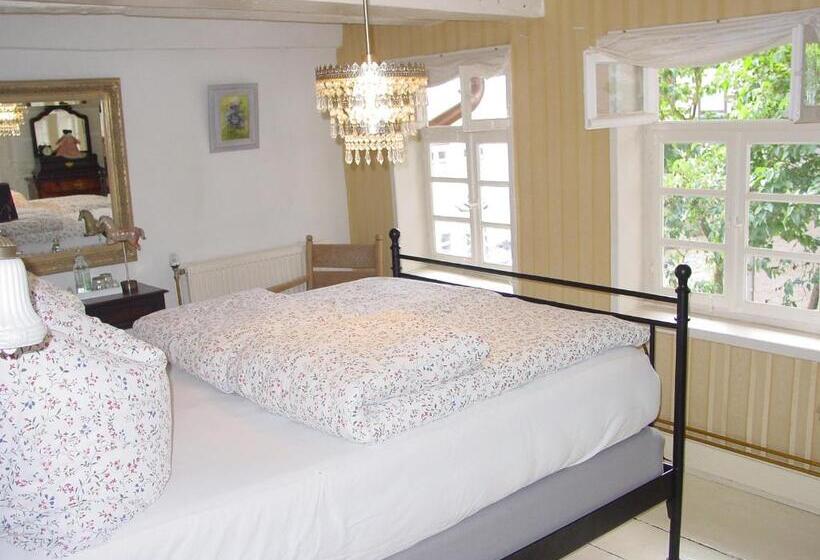 Robert S Bed & Breakfast