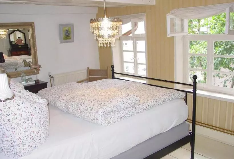 Robert S Bed & Breakfast