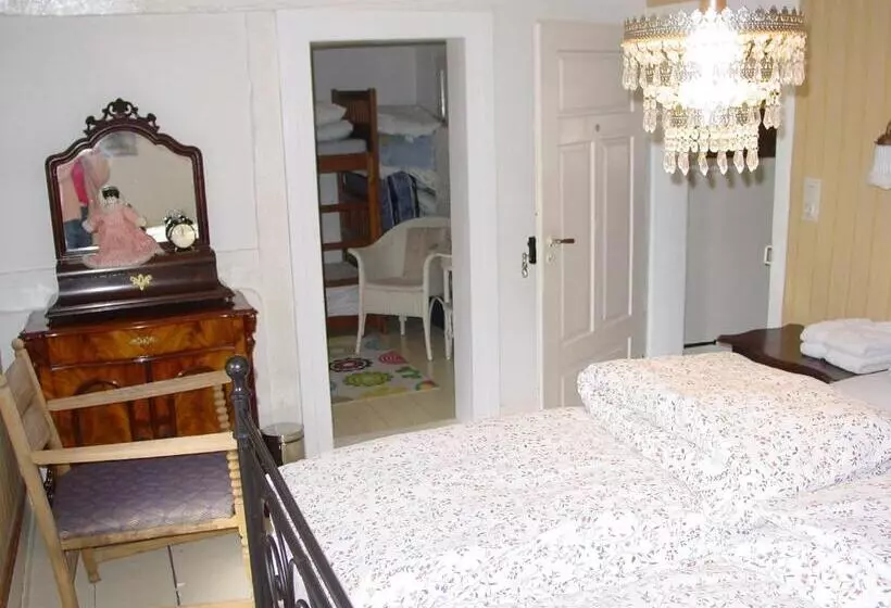 Robert S Bed & Breakfast