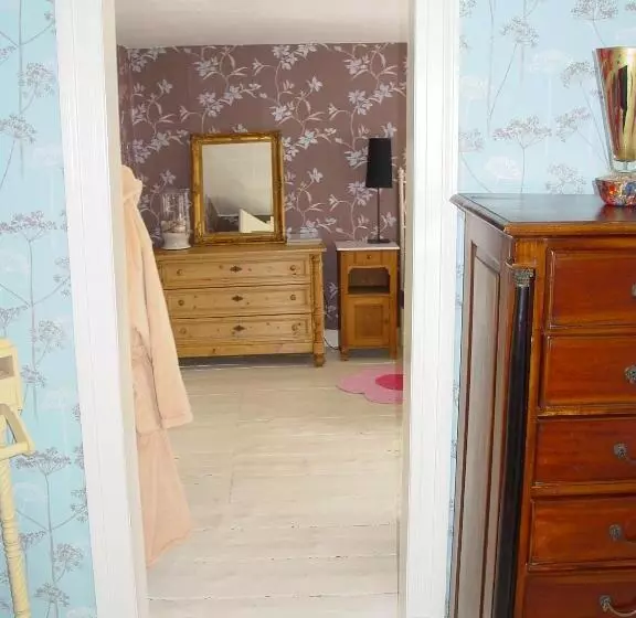 Robert S Bed & Breakfast