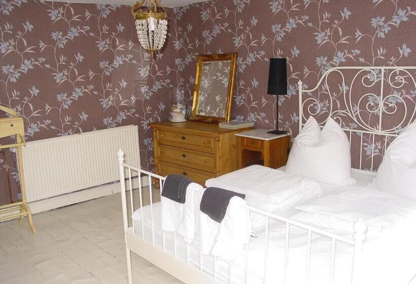 Robert S Bed & Breakfast