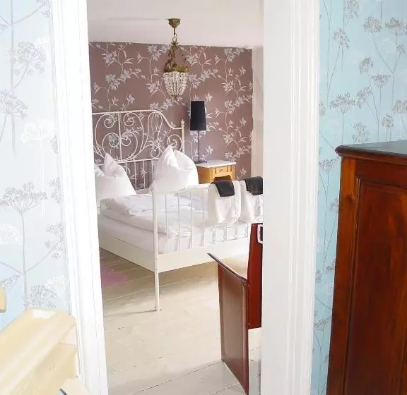 Robert S Bed & Breakfast