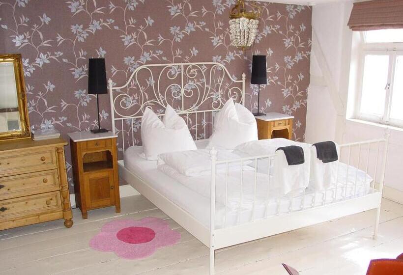 Robert S Bed & Breakfast