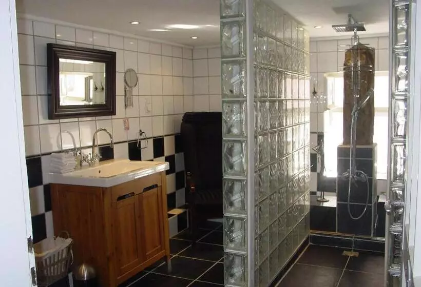 Robert S Bed & Breakfast