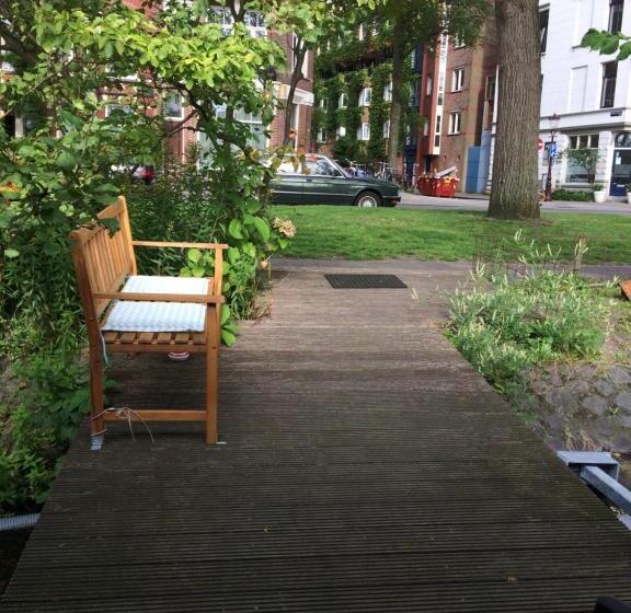 Tiny Houseboat B&b On The Amstel River
