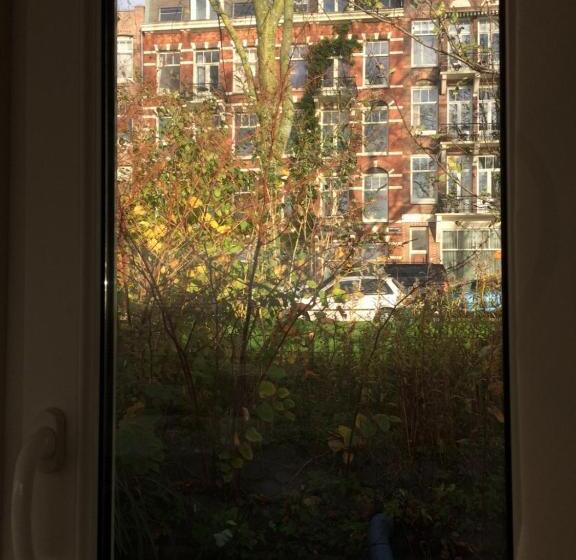 Tiny Houseboat B&b On The Amstel River