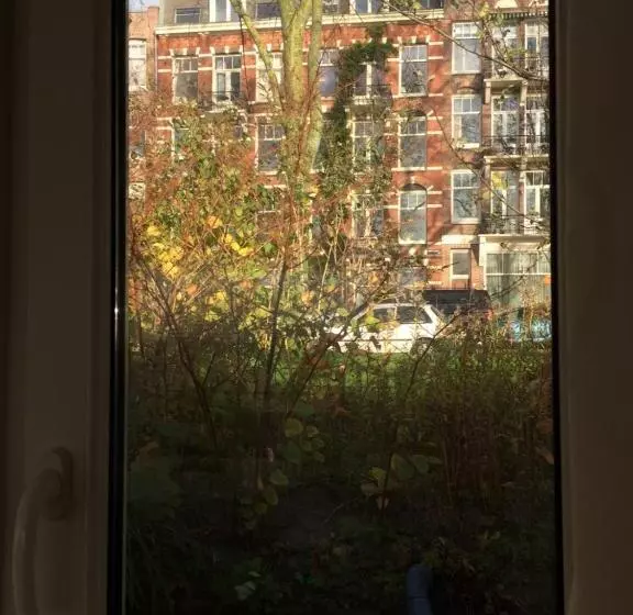 Tiny Houseboat B&b On The Amstel River
