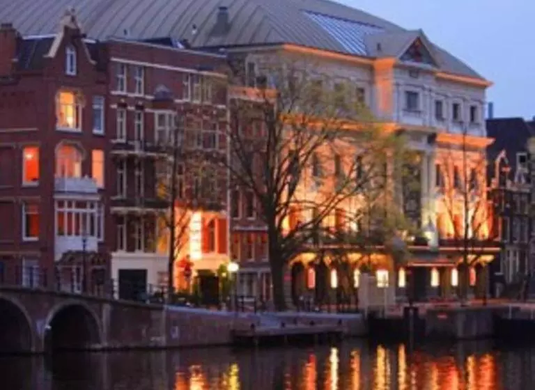 Tiny Houseboat B&b On The Amstel River