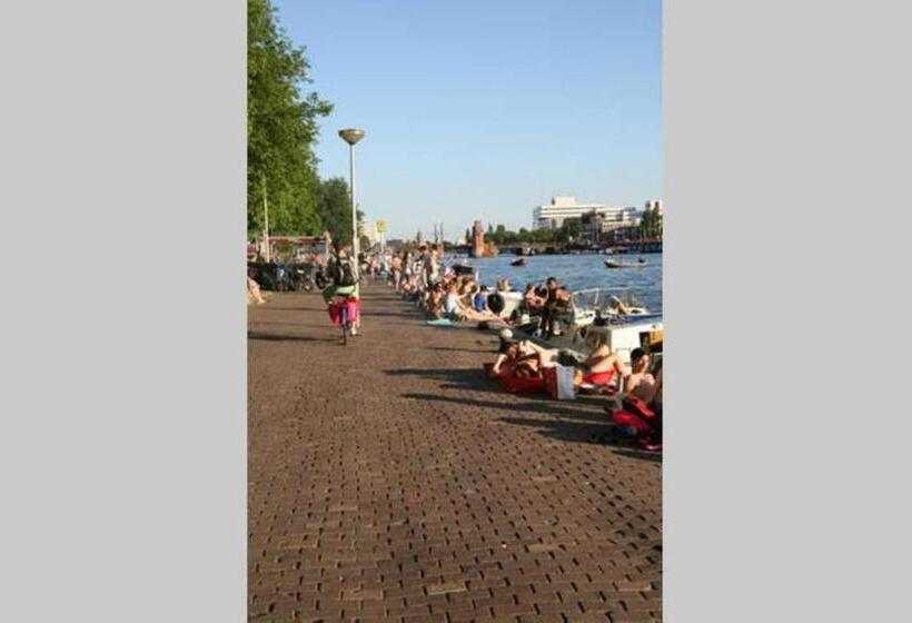 Tiny Houseboat B&b On The Amstel River