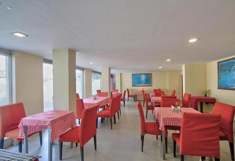 בית מלון כפרי Capital O Hills Palace