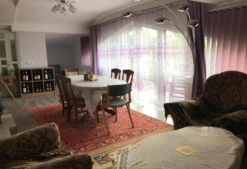 پانسیون Sea & Bbq Apartment , 2nd Floor