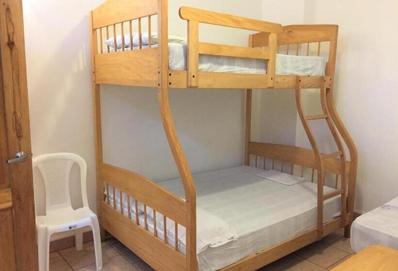 فندق صغير Hostal Yaku Montañita