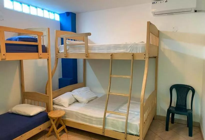 Retkeilymaja Hostal Yaku Montañita