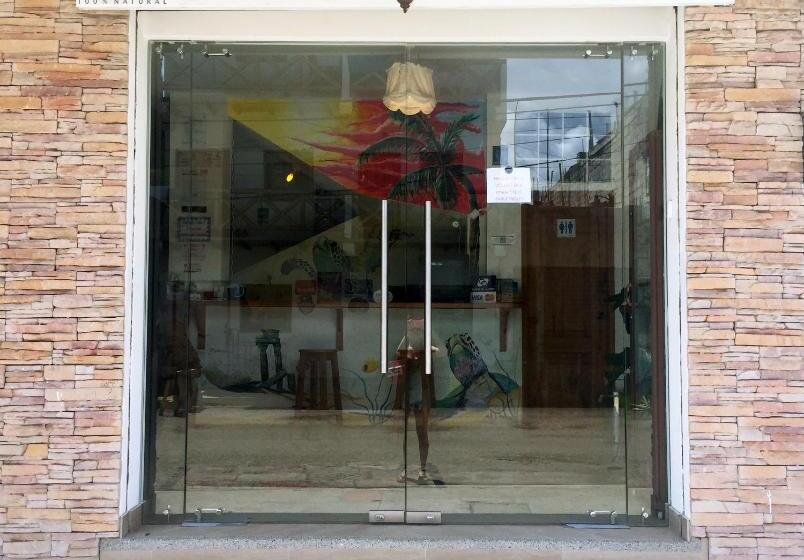 فندق صغير Hostal Yaku Montañita