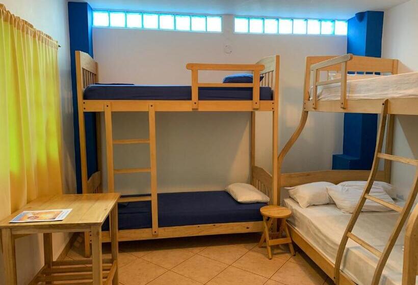 فندق صغير Hostal Yaku Montañita