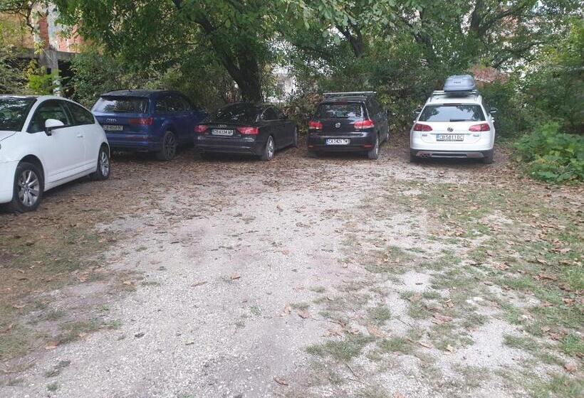 تختخواب و صبحانه Sms Studios