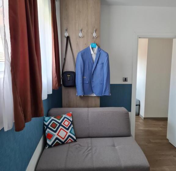 تختخواب و صبحانه Sms Studios