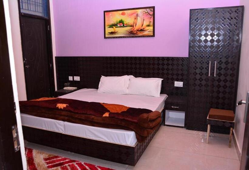 Hotel Aradhana Palace