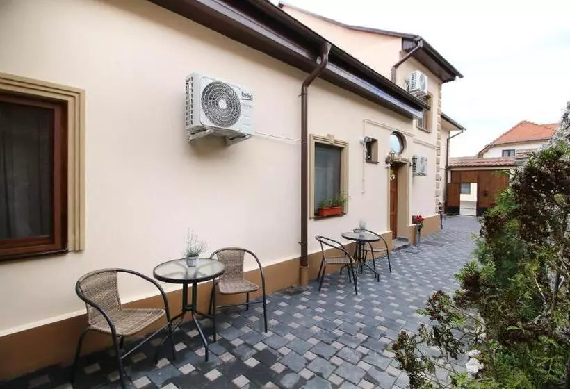 ペンション Select House
