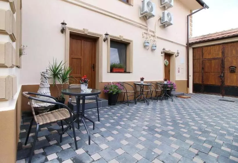 ペンション Select House