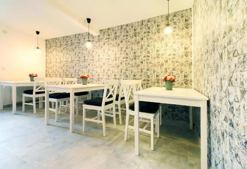 ペンション Select House
