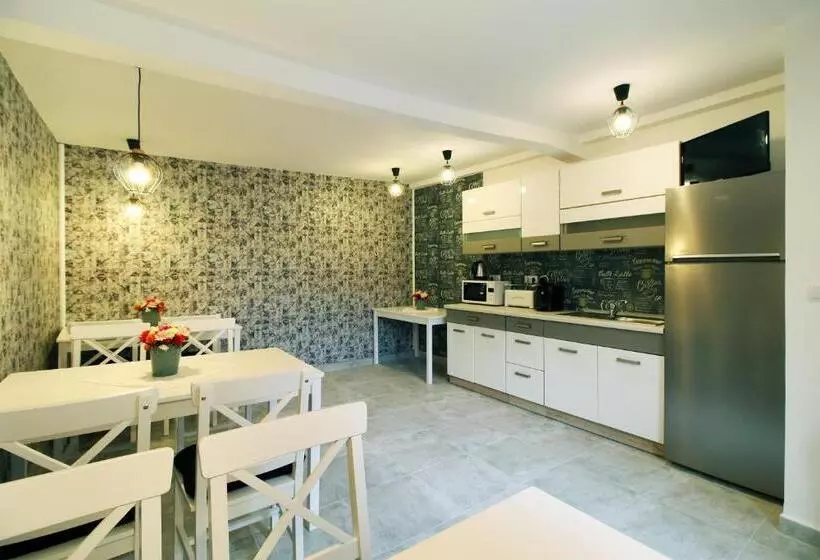 ペンション Select House