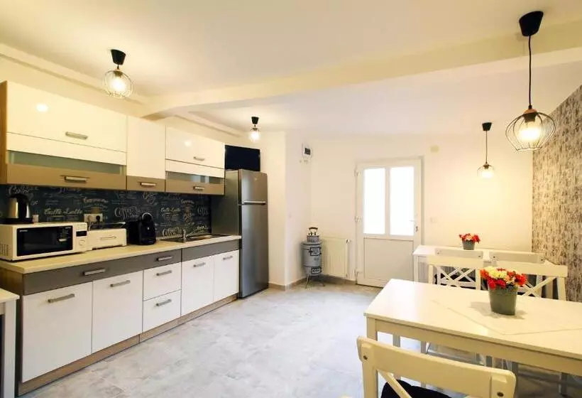 ペンション Select House