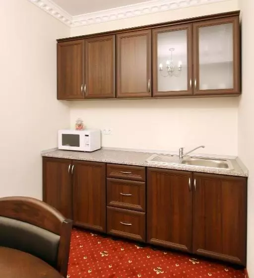ペンション Select House