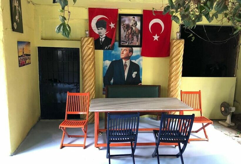 هتل Hamam Hostel 1469