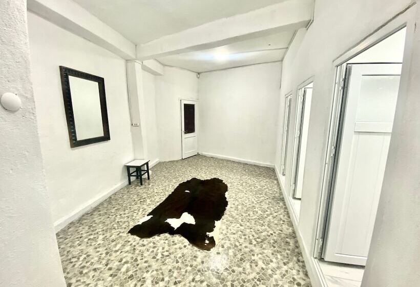 هتل Hamam Hostel 1469