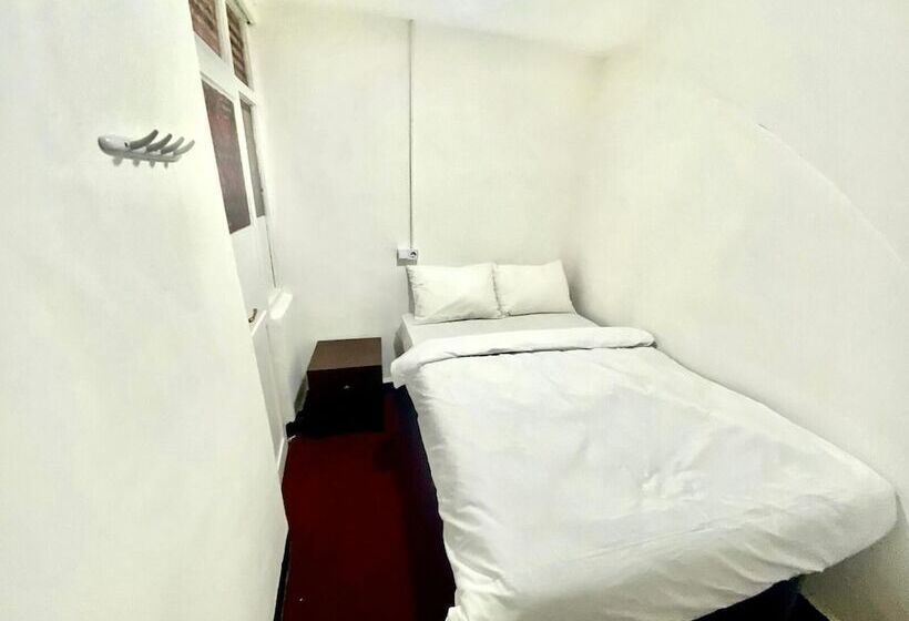 هتل Hamam Hostel 1469